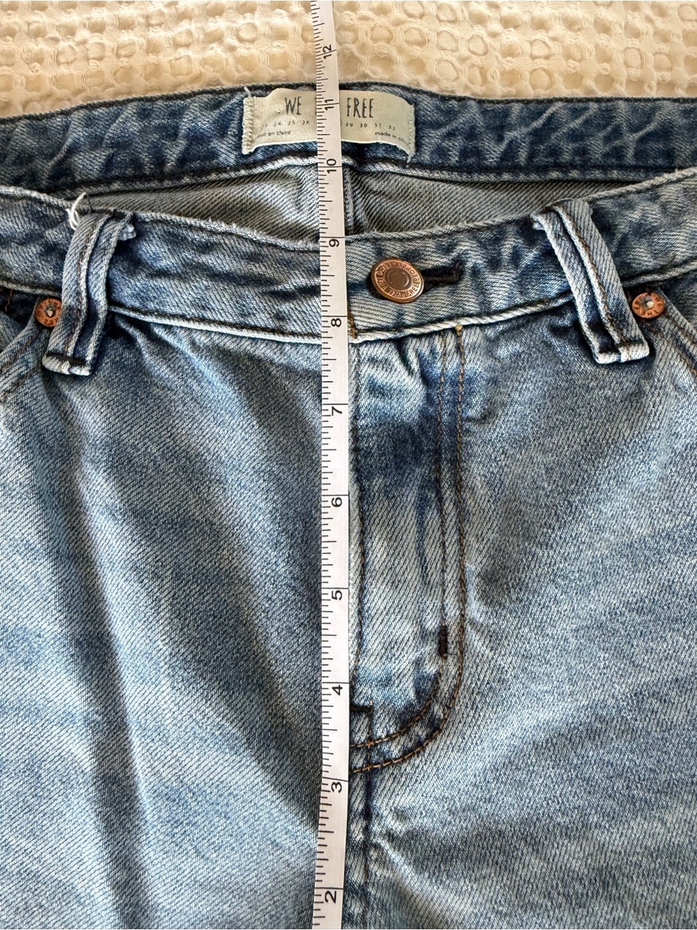We The Free Raw Hem Flare Jeans Light Wash Size 28 - Picture 10 of 14